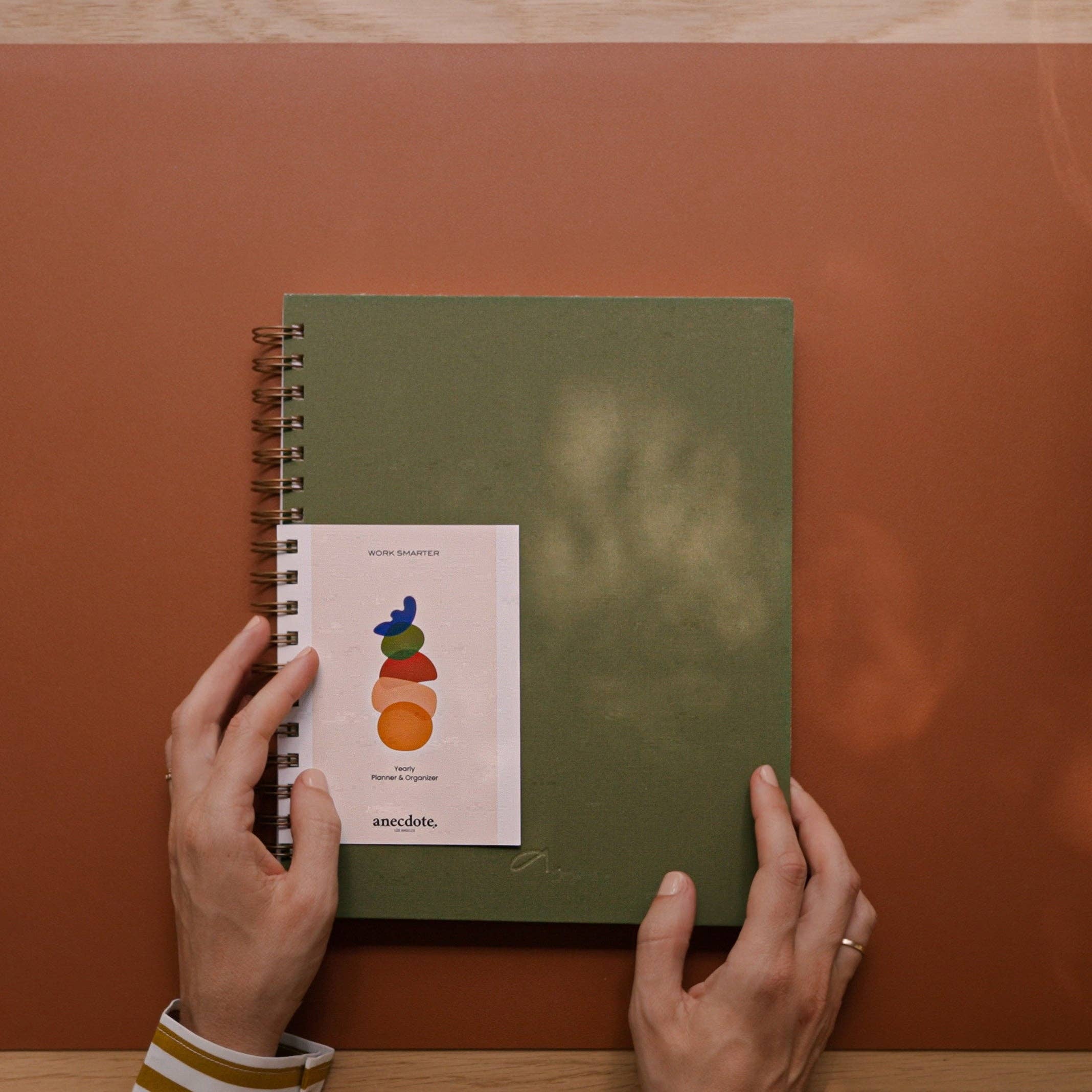 Anecdote Goods - Venta al por mayor Agendas - El Planificador Anual - Encuadernado en Espiral de Latón con Cubierta de Buckram18