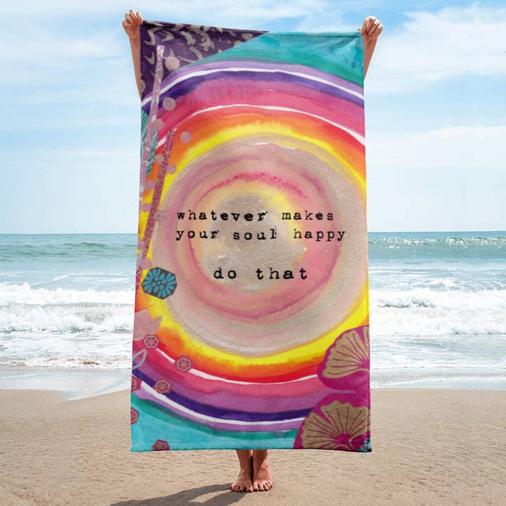 Serviette de plage « Whatever makes your soul happy, do that » pour la vente par katharinalucia ART