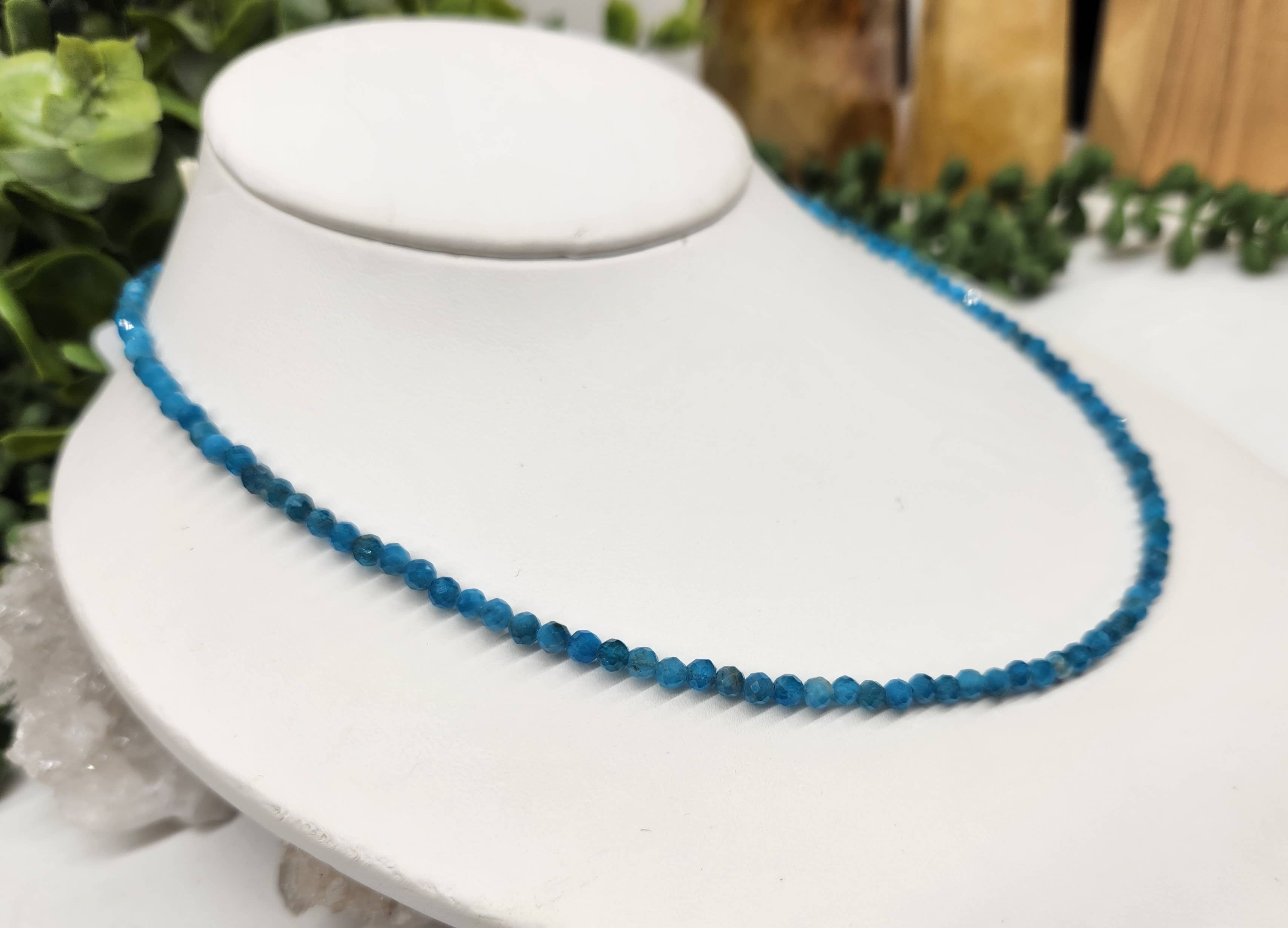 Meraki Gemstones – Engroshandel Perlehalskæde – Blå Apatit facetteret halskæde m/sølv farve resultater, 17 „L1