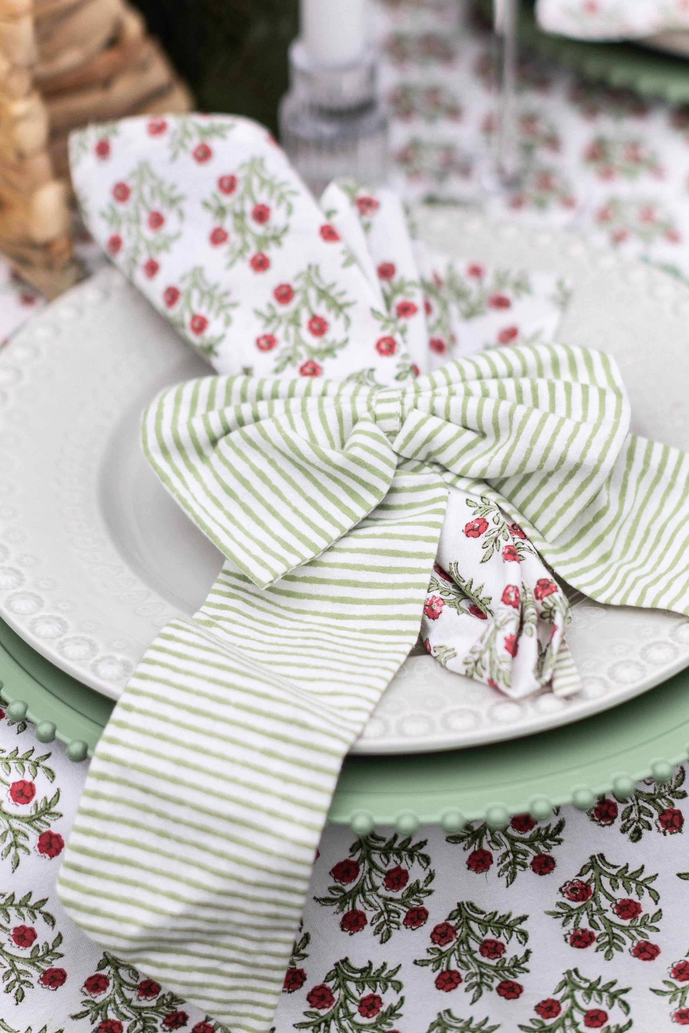 LNH EDIT - Wholesale Tablecloth - Lily Christmas Rectangle Tablecloth4