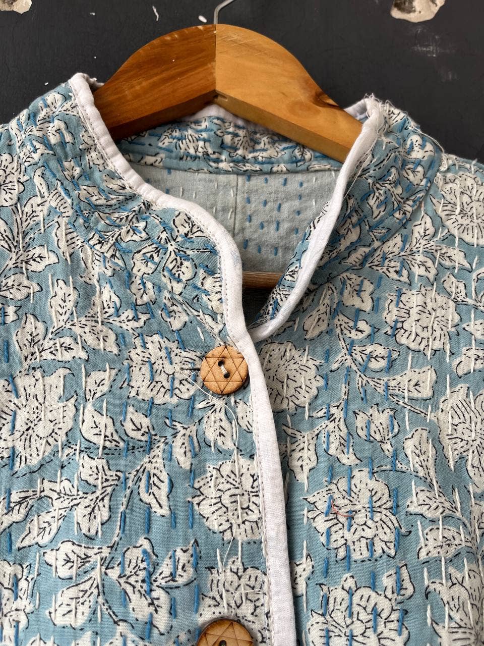 Bhawana Handicrafts - Venta al por mayor Chaqueta - Mujer - Chaqueta Kantha con estampado de bloques a la moda étnica para festivales, ropa de mujer1