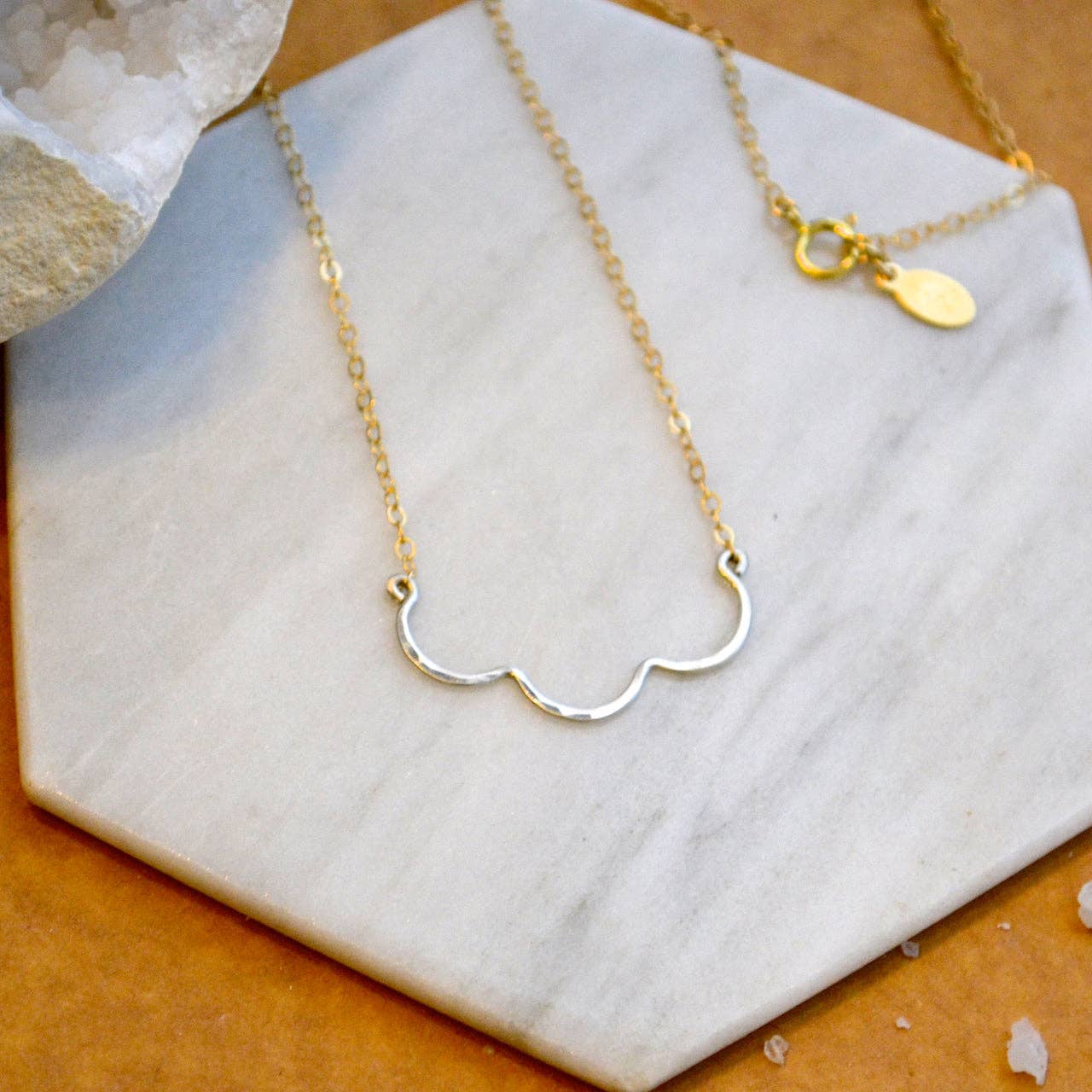 Foamy Wader – Engroshandel Halskæde med vedhæng – Kammusling halskæde - flosset kant shell kurve bar halskæde3