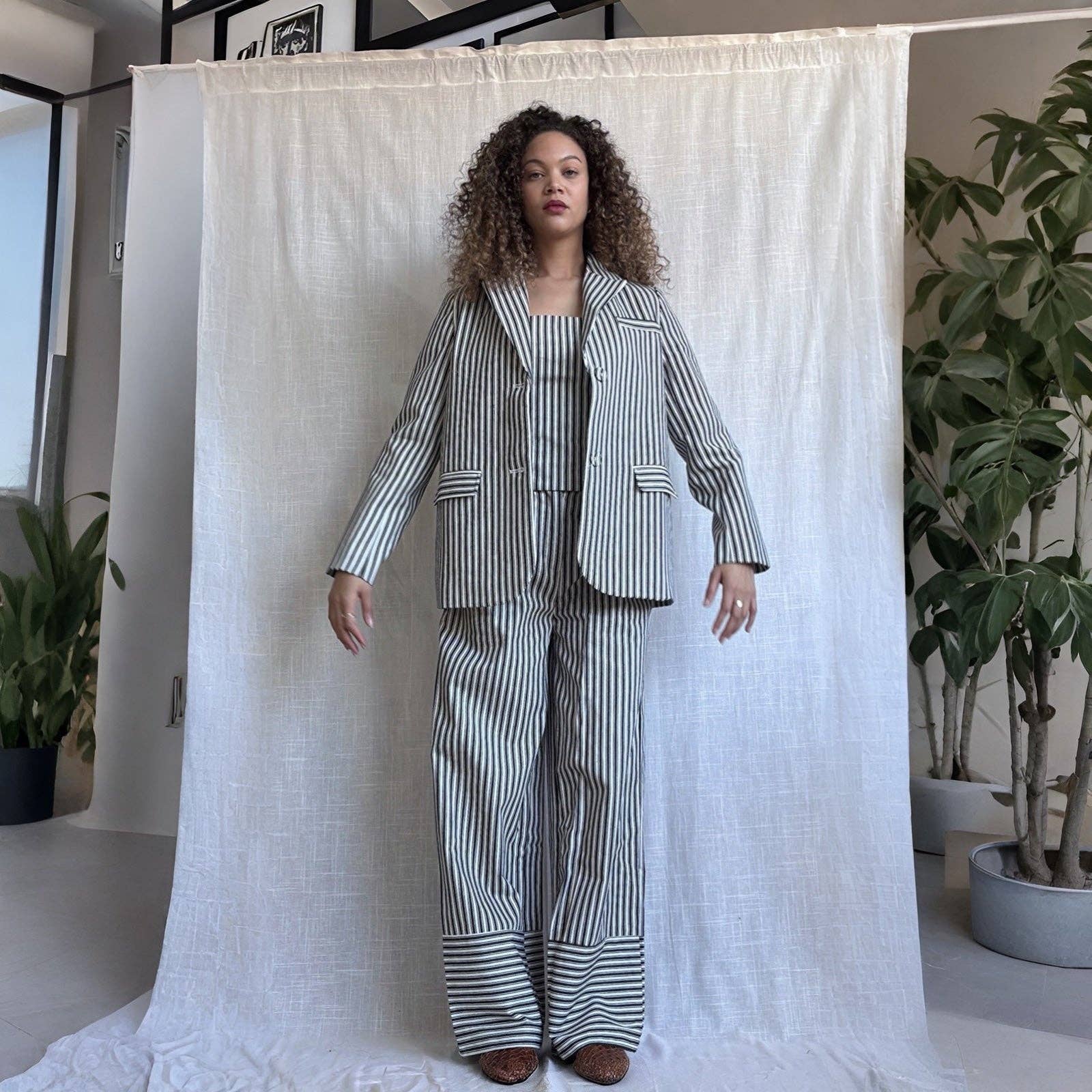 London Atelier Byproduct – wholesale Suit set – Women′s – Black White Striped Blazer Trousers Corset And Tote Bag Four Piece Set6