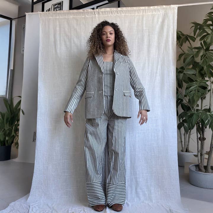 London Atelier Byproduct – wholesale Suit set – Women′s – Black White Striped Blazer Trousers Corset And Tote Bag Four Piece Set6