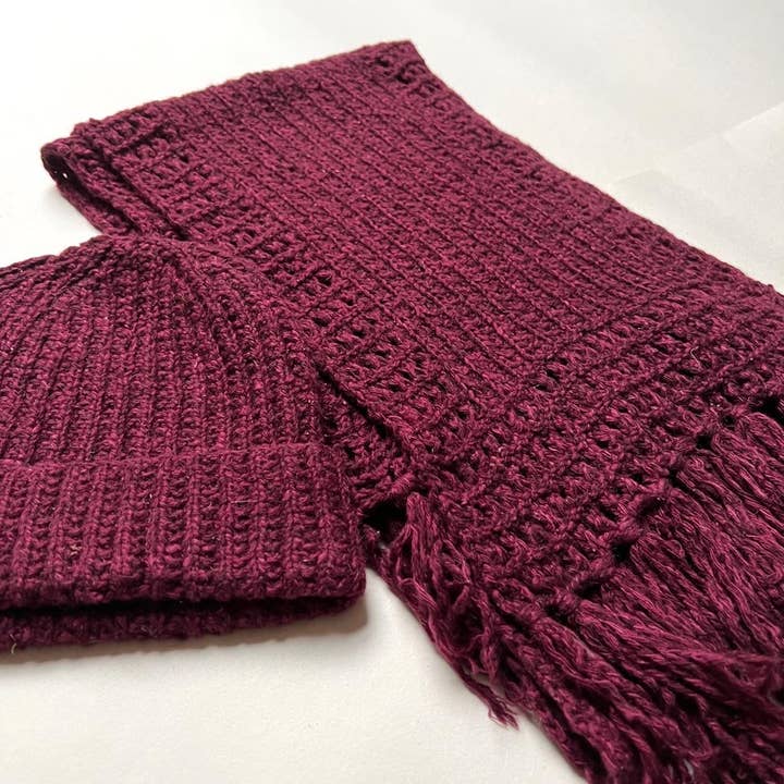 Conjunto de Cachecol e Chapéu de Caxemira Feito à Mão | Vermelho Amora por atacado de Wildash London