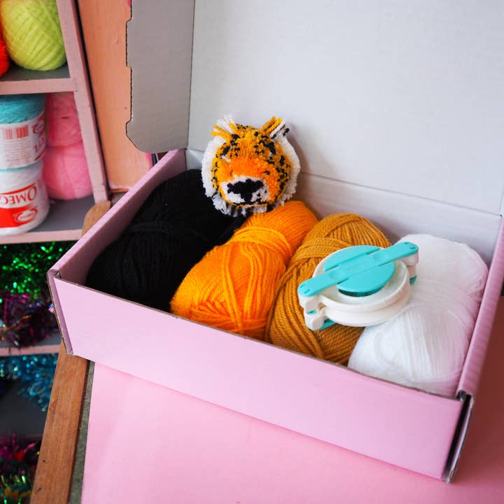 Fat Pom Poms – wholesale DIY craft kit – Tiger Pom Pom DIY Kit4