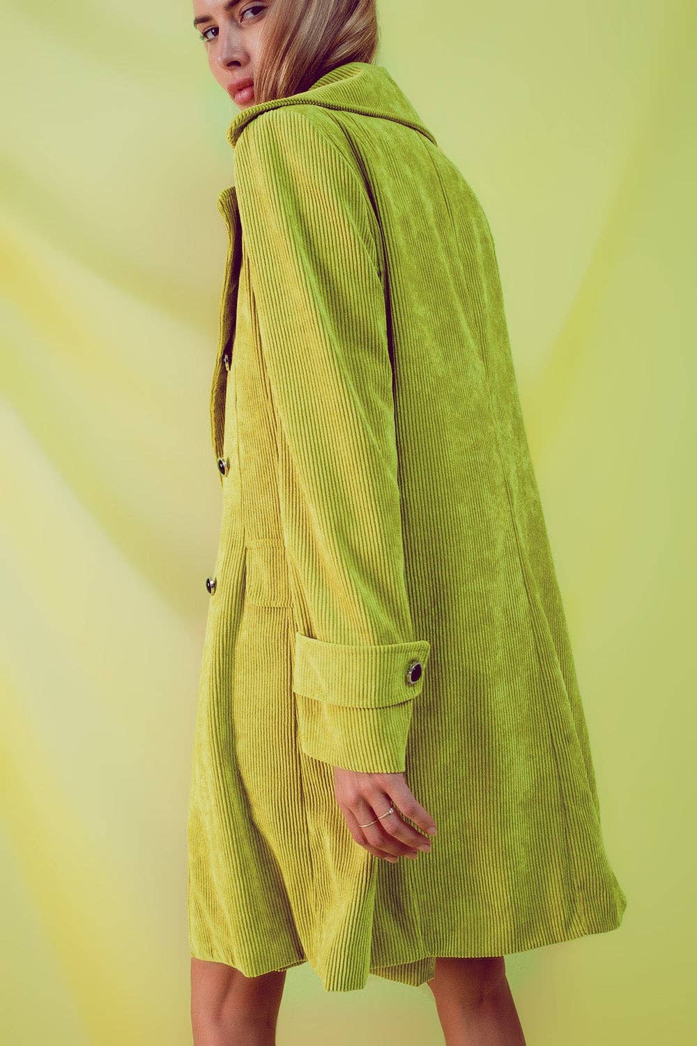 grün Longline-Blazer aus limefarbenem Cord mit Vintage-Knöpfen für den Großhandel auf Faire3