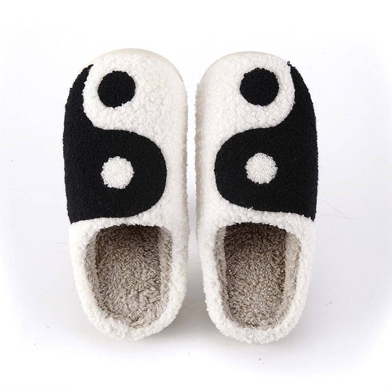 Weavey Studio – wholesale Tofflor - Dam – Hippie Ying Yang Svarta och vita fluffiga tofflor, y2k skor