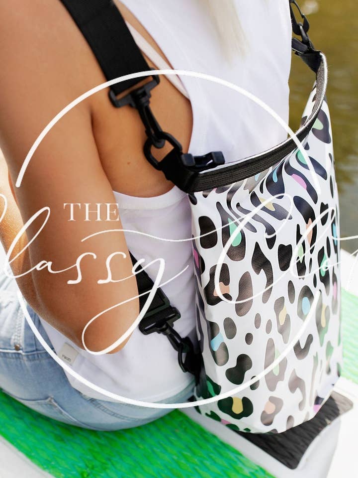 Bolsa de playa impermeable y seca - Fun Leopard RTS para venta al por mayor de The Classy Cloth WS