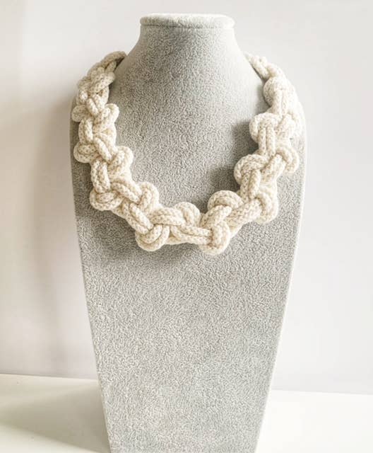 Handmade by Tinni - Wholesale Geweven ketting - The Lilly Necklace - Touwkettingen van biologisch katoen12