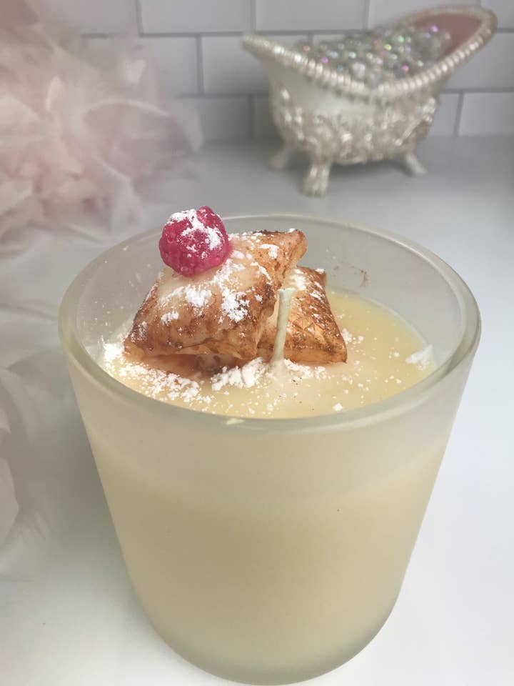 Candle Beignet Scented for wholesale by Honeycat Cosmetics