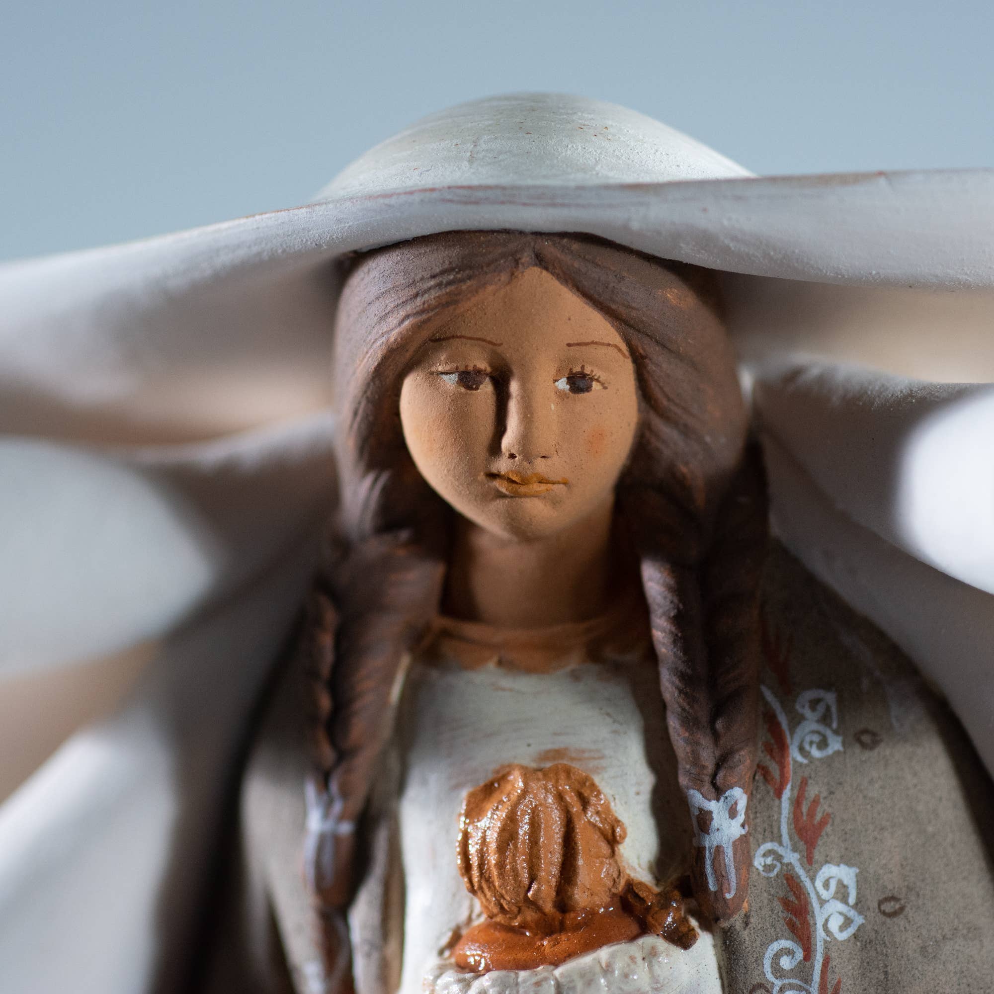 Lucuma Designs - Wholesale Decorative Figurine - Holy Mary with Angels - Fine Ceramic Sculpture - Artist Made6