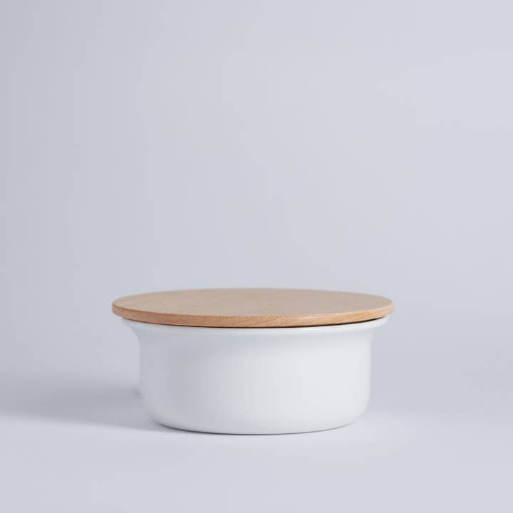 porcelain shaving bowl with soap and lid for wholesale by Plisson 1808