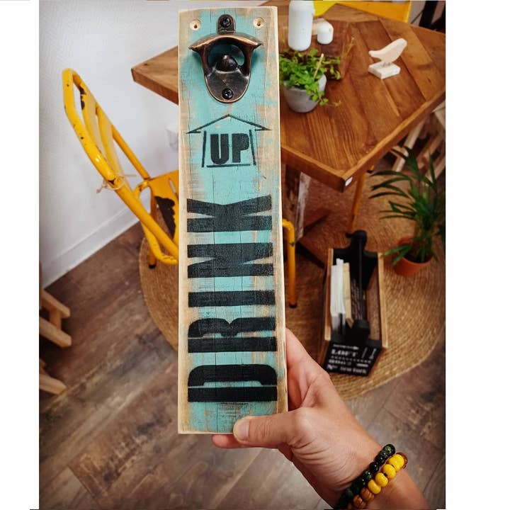 Väggmonterad flasköppnare för wholesale av Palette Graphik