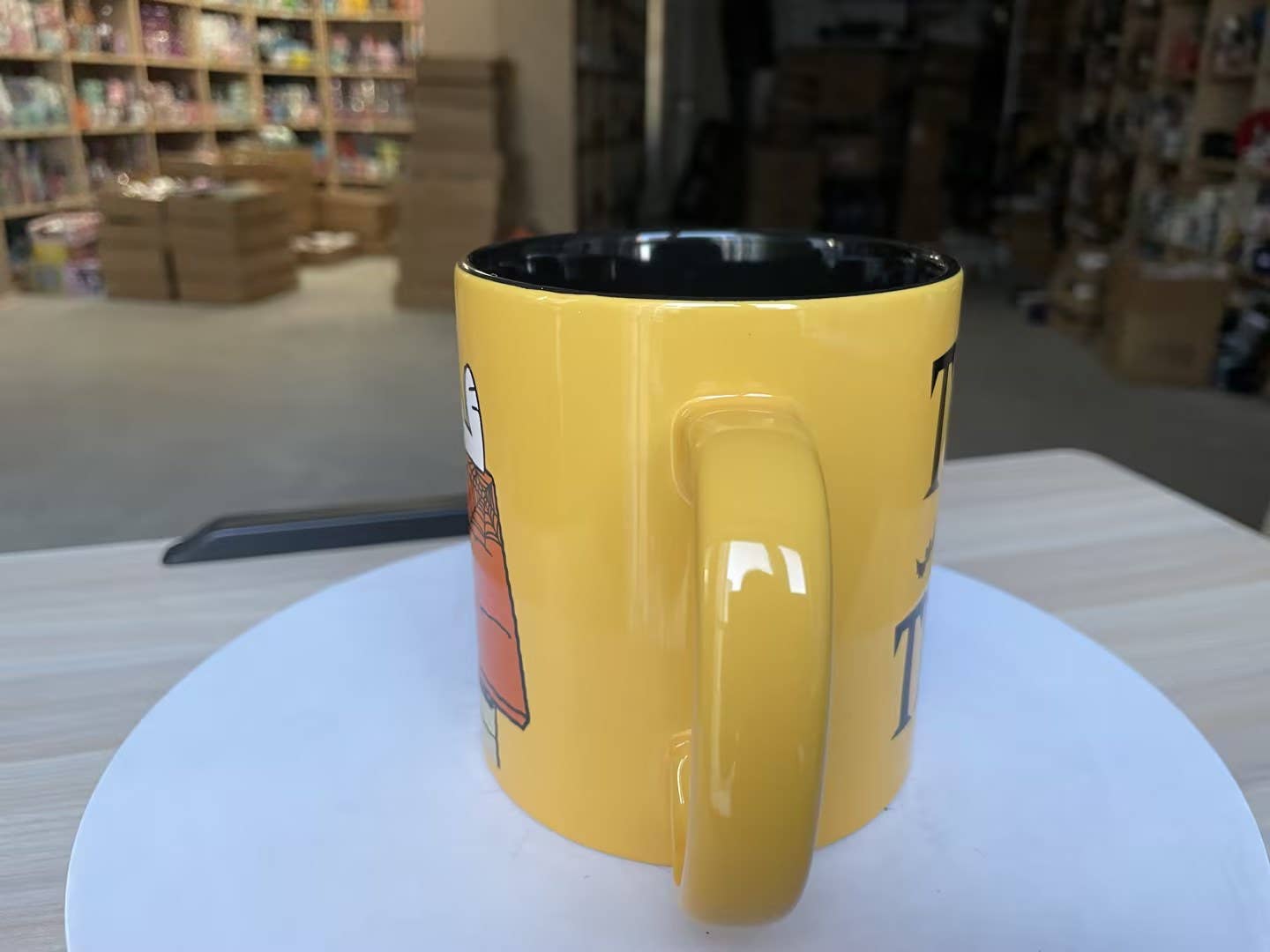 Silver Buffalo - Wholesale Coffee Mug - Peanuts Halloween Snoopy Trick Or Treat 20oz Ceramic Mug2