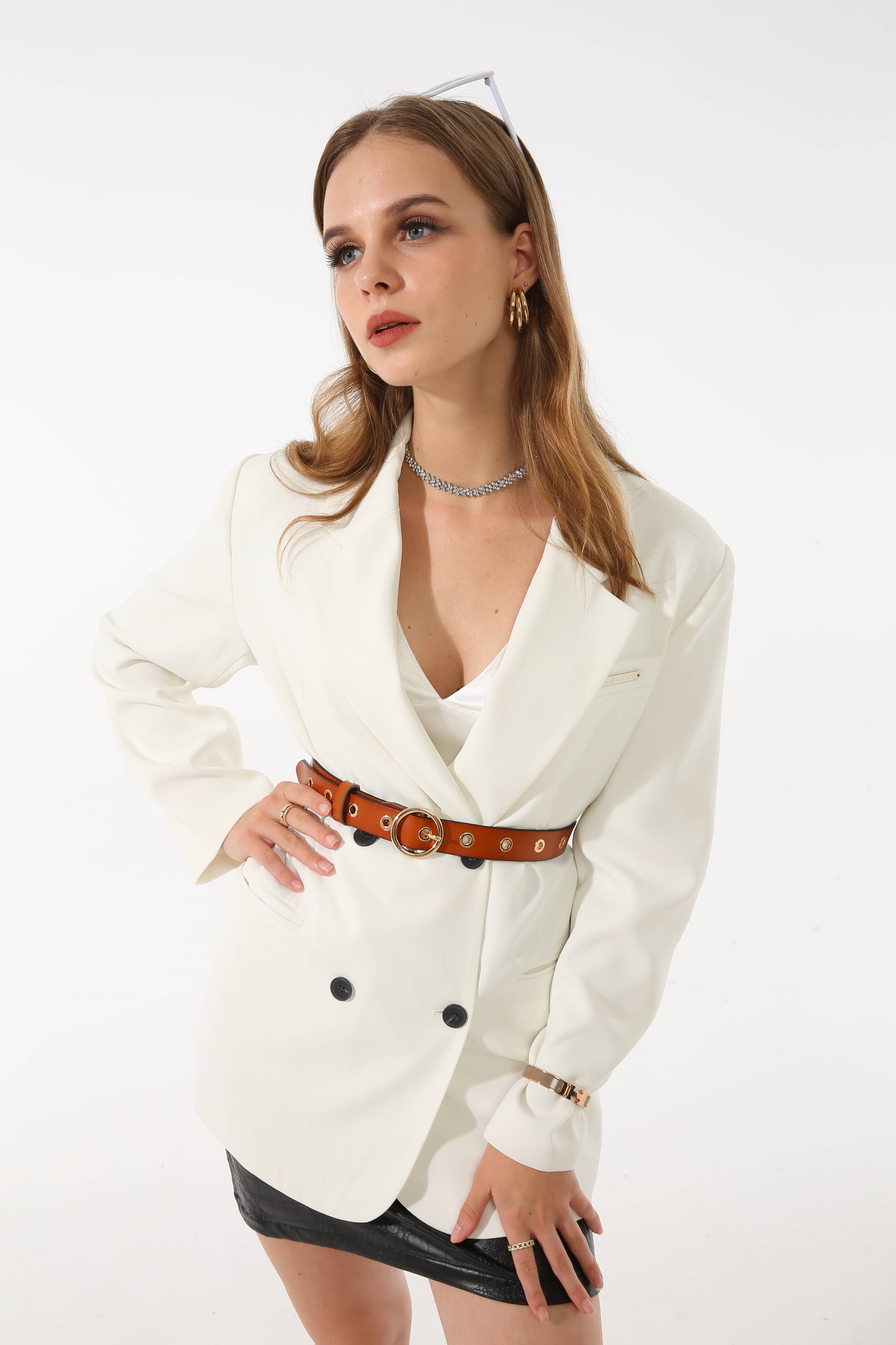 PHANIE MODE - Wholesale Belt - Women's - Round buckle leather belt with eyelets C-63416