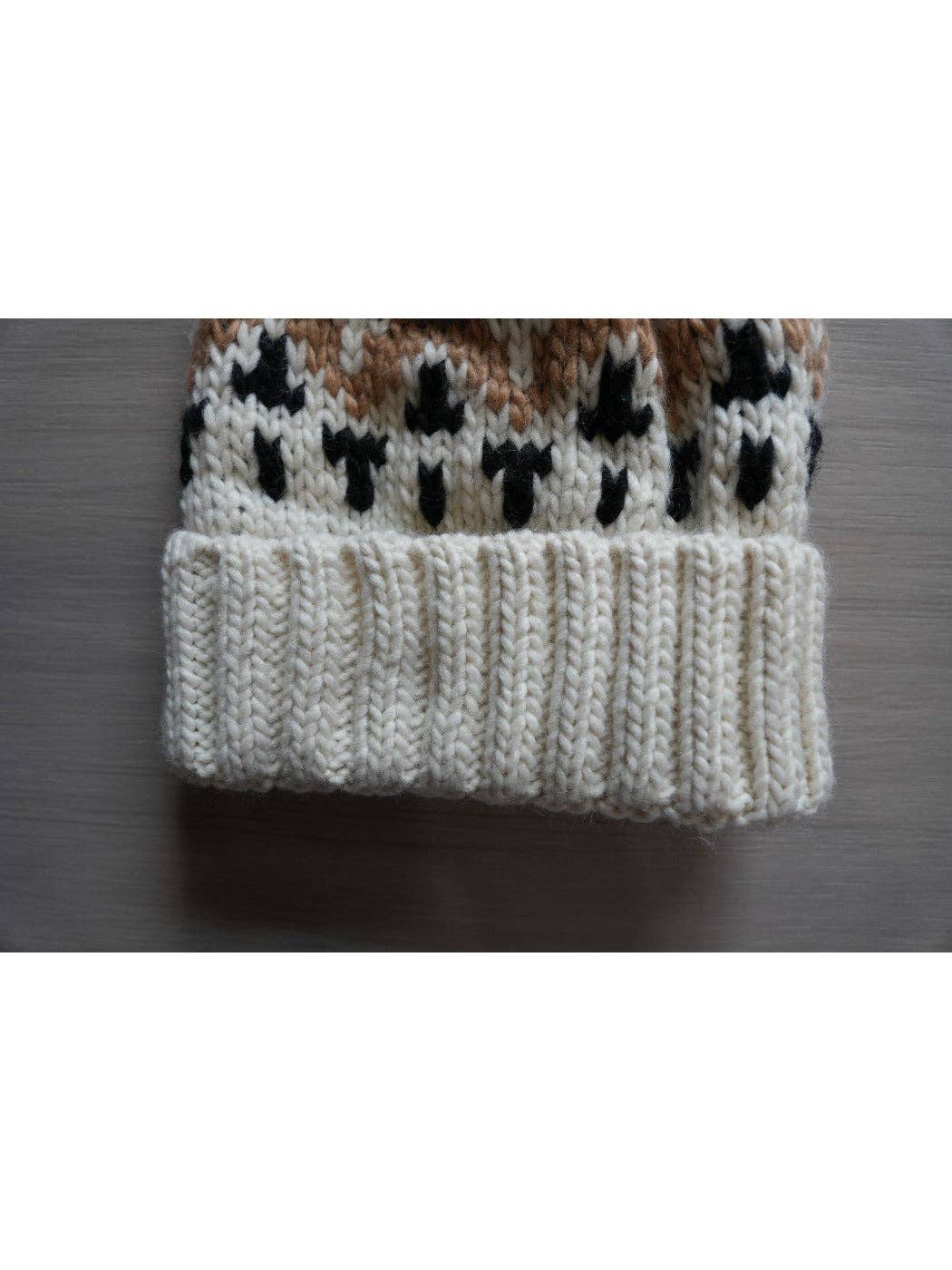 Funkyrel® Atzbranding Limited – Großhandel Beanie – Damen – Haila - Winterstrickmütze mit buntem Bommel6