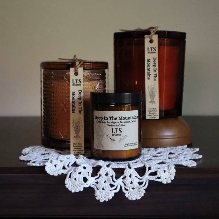 Candela con stoppino in legno Deep In The Mountains per la vendita all'ingrosso da parte di LTS BOTANICAL