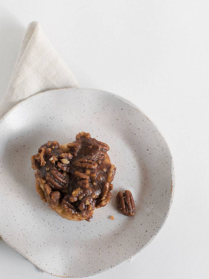 Assiette à dessert mouchetée pour la vente par Tagliaferro Ceramics