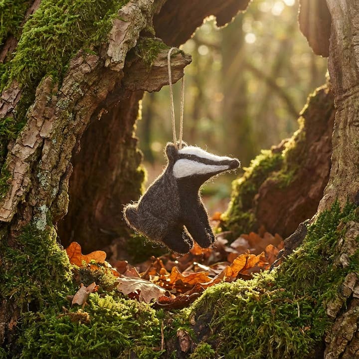 Texugo de Bertie de feltro feito à mão pendurado decoração biodegradável por atacado de Felt So Good