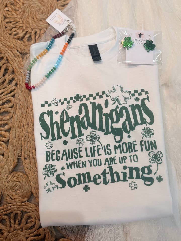 Shananigans St Patrick's T-shirt eller crewneck för wholesale av Jolene's Boutique