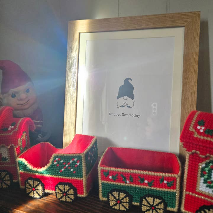 Witty Words - Cards and Wall Art - Wholesale Picture Frame - 4 in 1 Gnome & DIY Display with Storage - Frame Set18