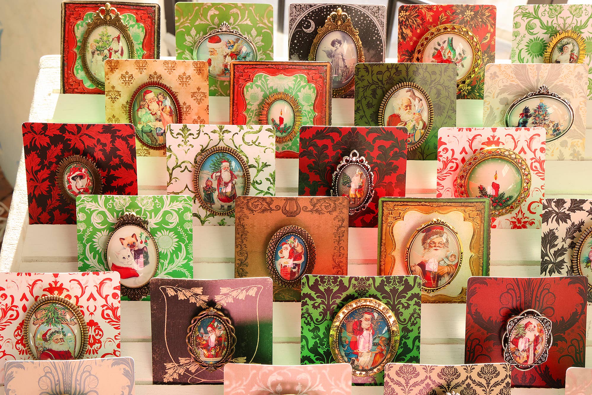 Asunder Bazaar - Wholesale Brooch - 20pc Vintage Christmas Brooches on Cards 24
