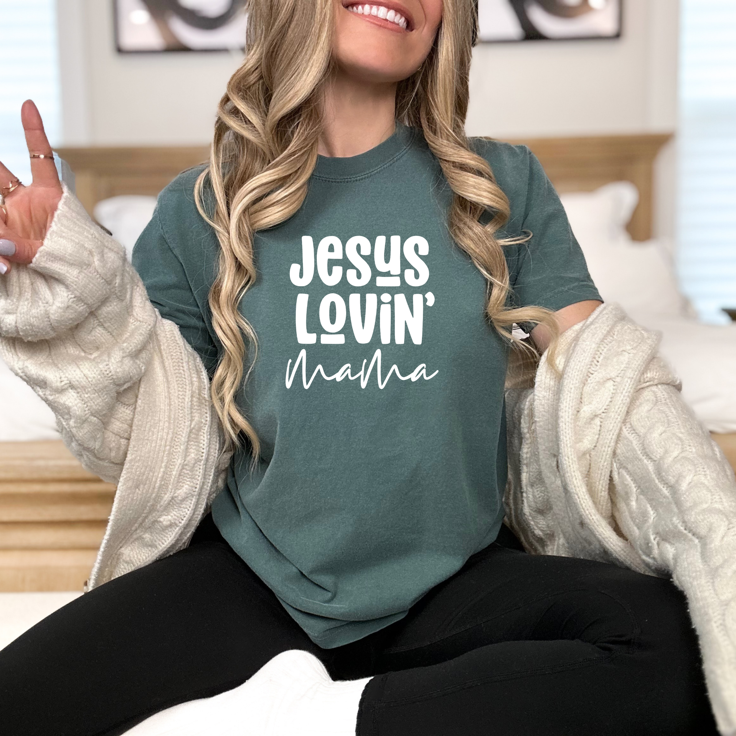 Wholehearted Motherhood and Co. - Venta al por mayor Camiseta serigrafiada - Mujer - Camiseta de Mamá Amante de Jesús - Camiseta Gráfica Cristiana de Otoño Occidental0