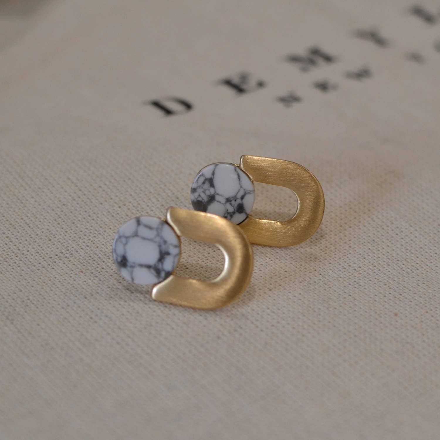 StarryNYC - Wholesale Stud/Post Earrings - Boho Abalone Button Round U Shape Worn Plating Post Earrings1