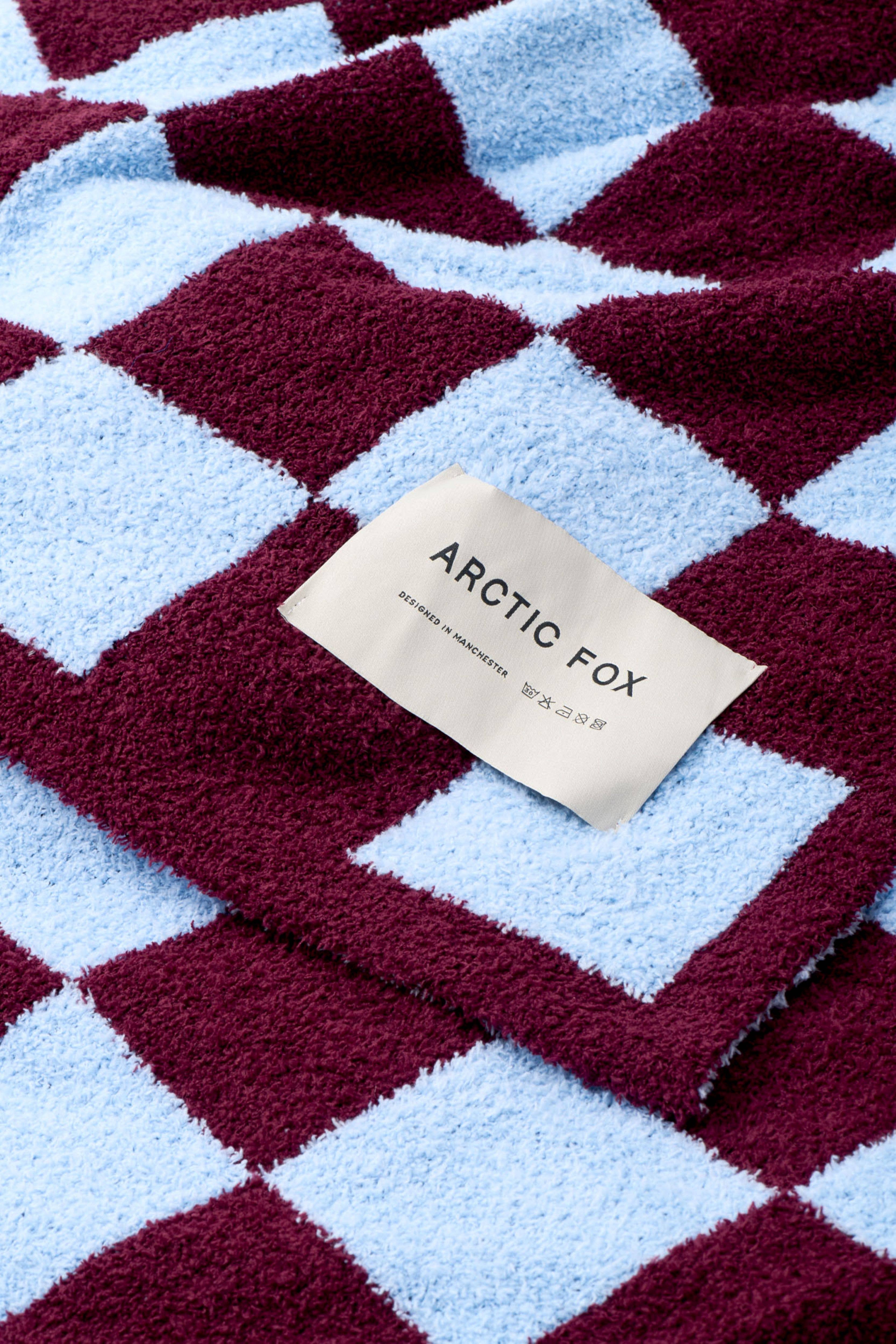 ARCTIC FOX & CO. - Wholesale Throw Blanket - The Teddy Throw - 100% Recycled - Blue Check - AW252