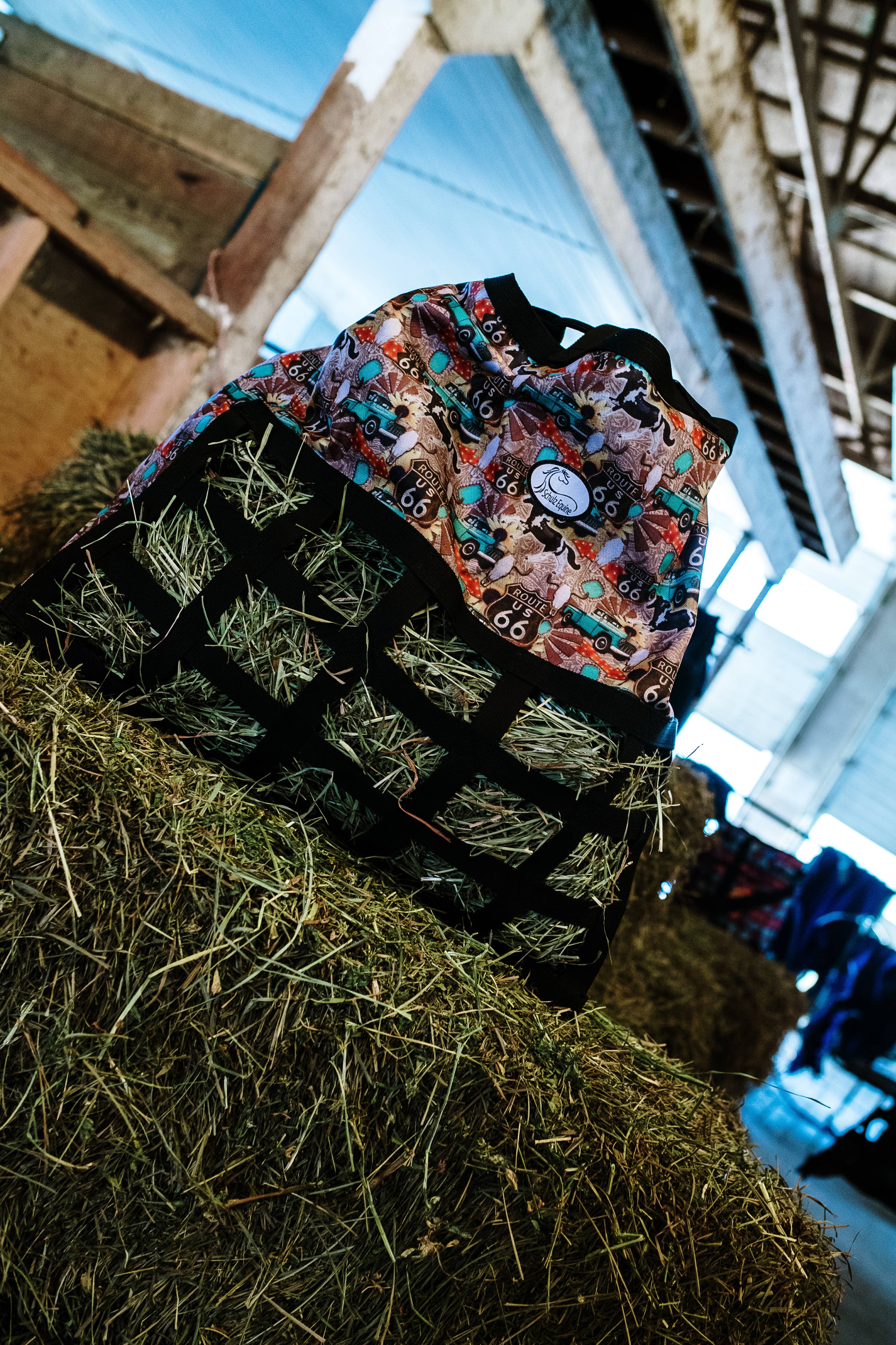 Schulz Equine - Vente Équipement d’équitation - Sac à foin Happy Trailer en nylon 600D résistant32