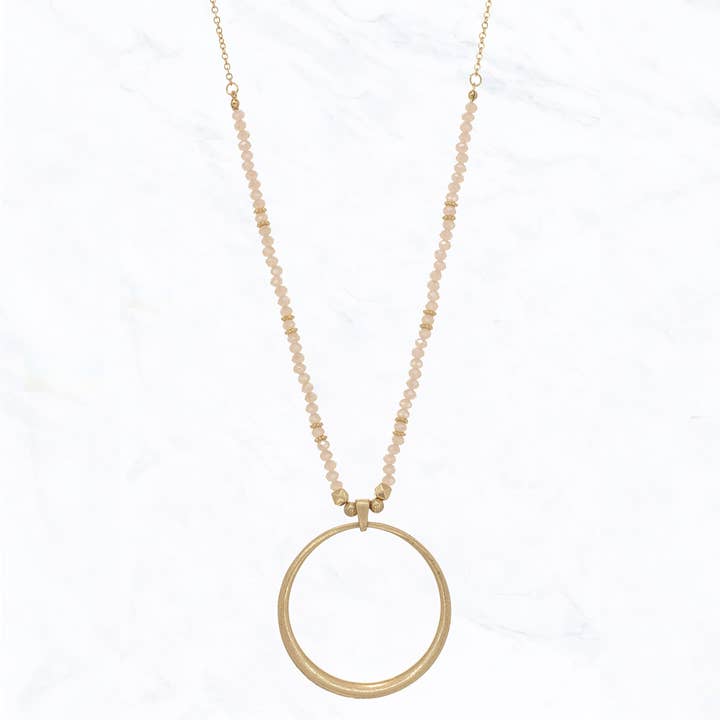 Suzie Q USA - Venta al por mayor Collares con colgantes/abalorios - Collar de cuentas con colgante de metal de círculo abierto1