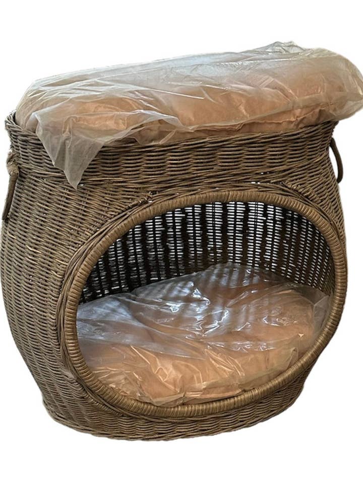 Maison pour animaux de compagnie en rotin tissé à la main pour la vente par Cantiq Living