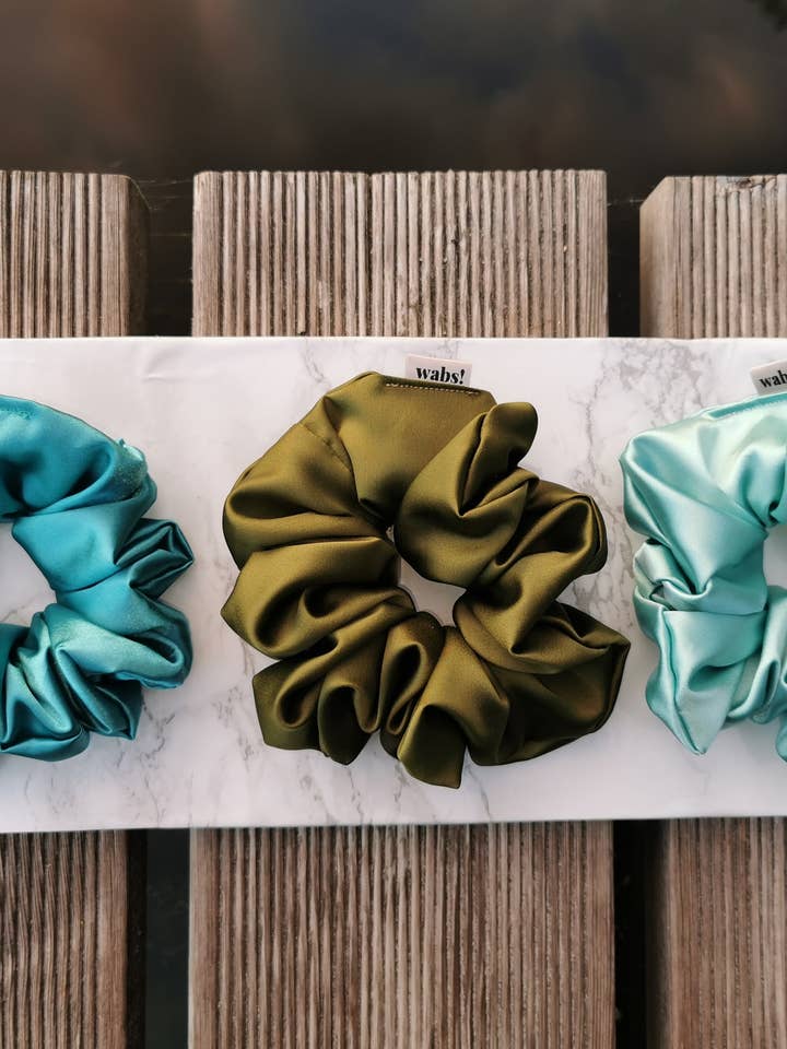 Ozeanblaues Haargummi for wholesale by What a bun!