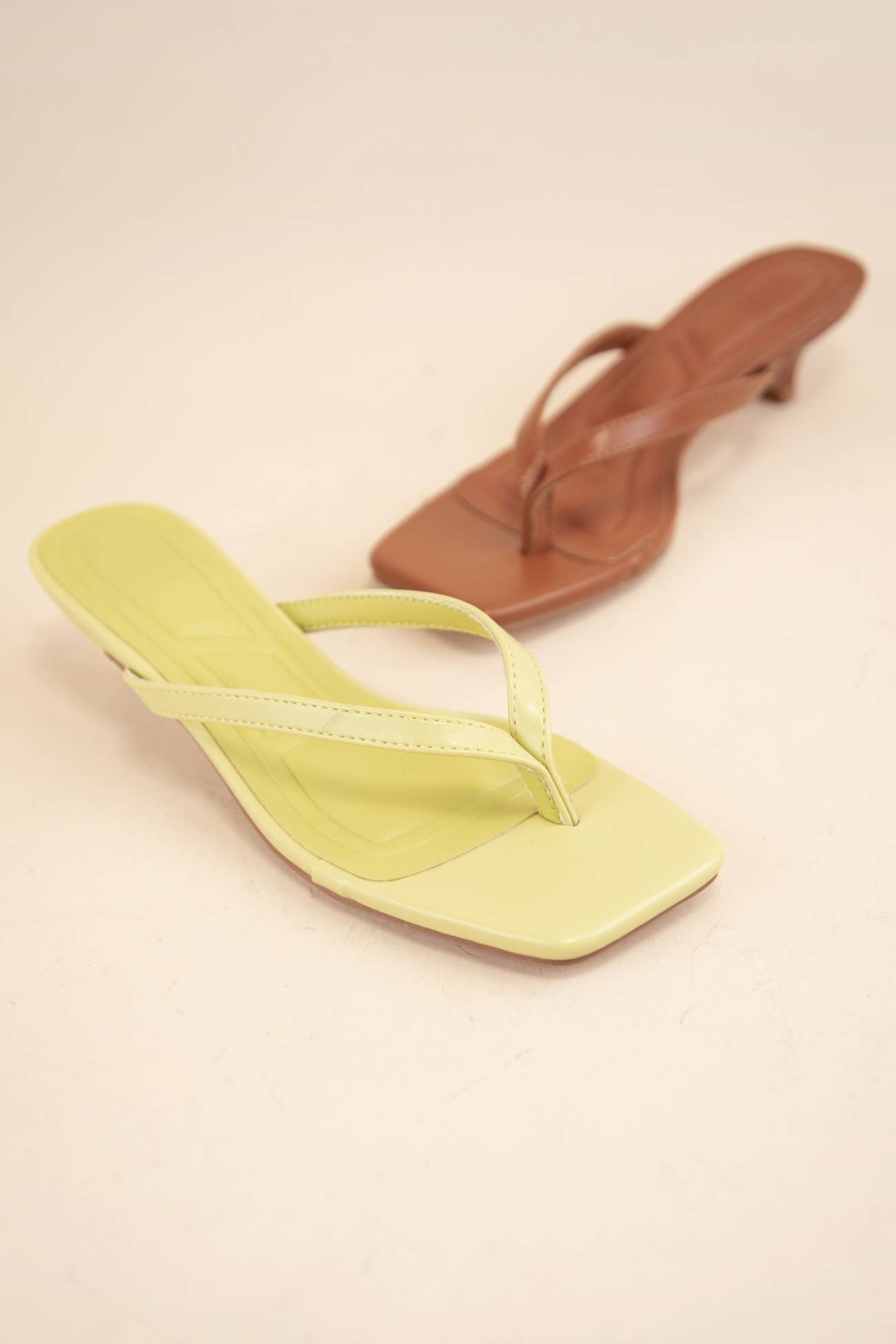 Oliccui - Wholesale Low Heels - Women's - SQUARE TOE THONG STRAP KITTEN HEELS18