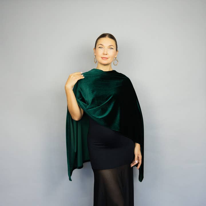 Green velvet cape winter wrap for wholesale by BridalSpain