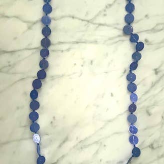 Capiz Disc Halskette in Marineblau für den Großhandel von Erik & Mike