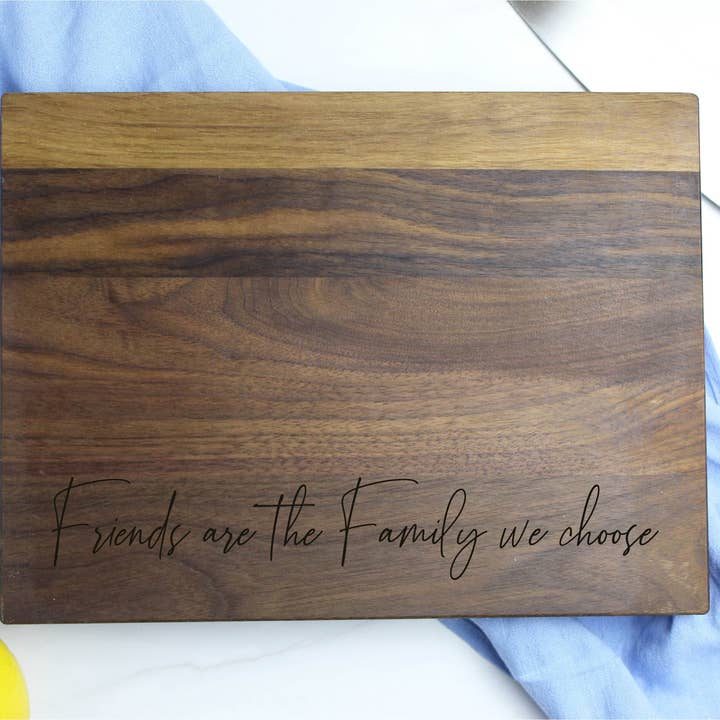 Les amis sont la famille que nous choisissons Planche à découper pour la vente par Pearl's Custom Creations