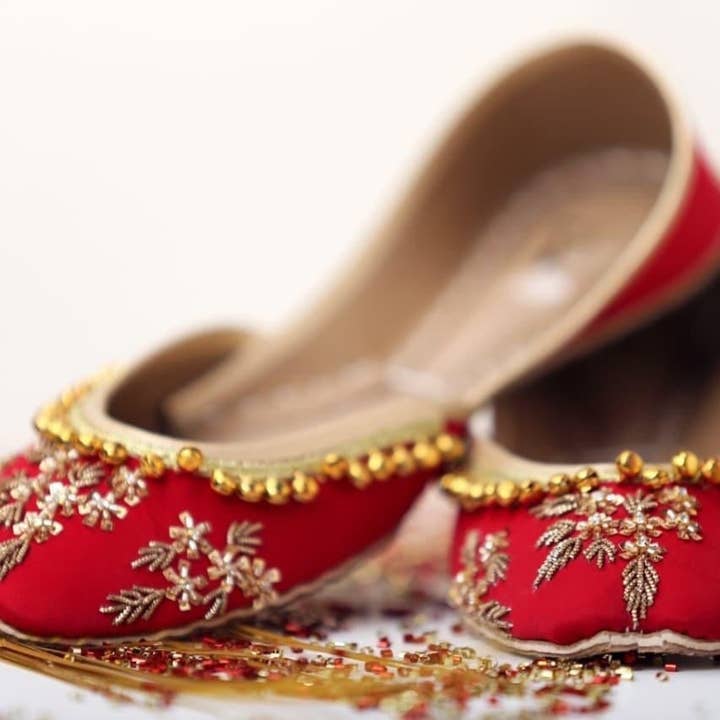 Scarpe da Sposa Premium Redilicious con Campanelle Dorate per la vendita all'ingrosso da parte di Qhareed