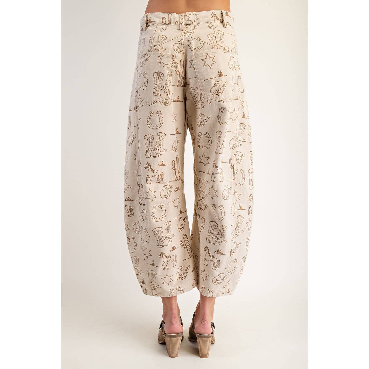 AMANDEL LATTE NIEUWE Mineral Washed Western Barrel Leg Jeans voor groothandel op Faire4