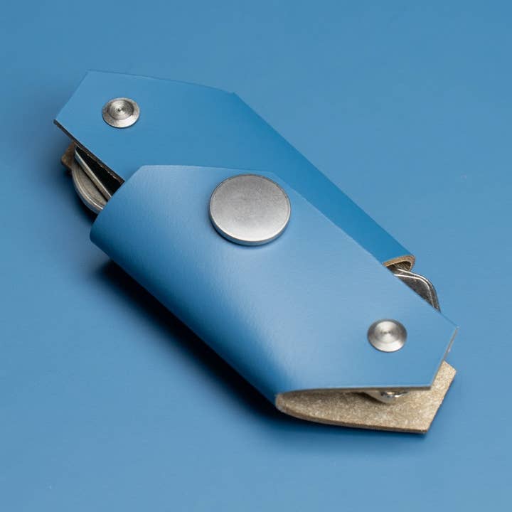 KEYFOLDER Deep Sea Blue - Pelle riciclata per la vendita all'ingrosso da parte di LEMUR