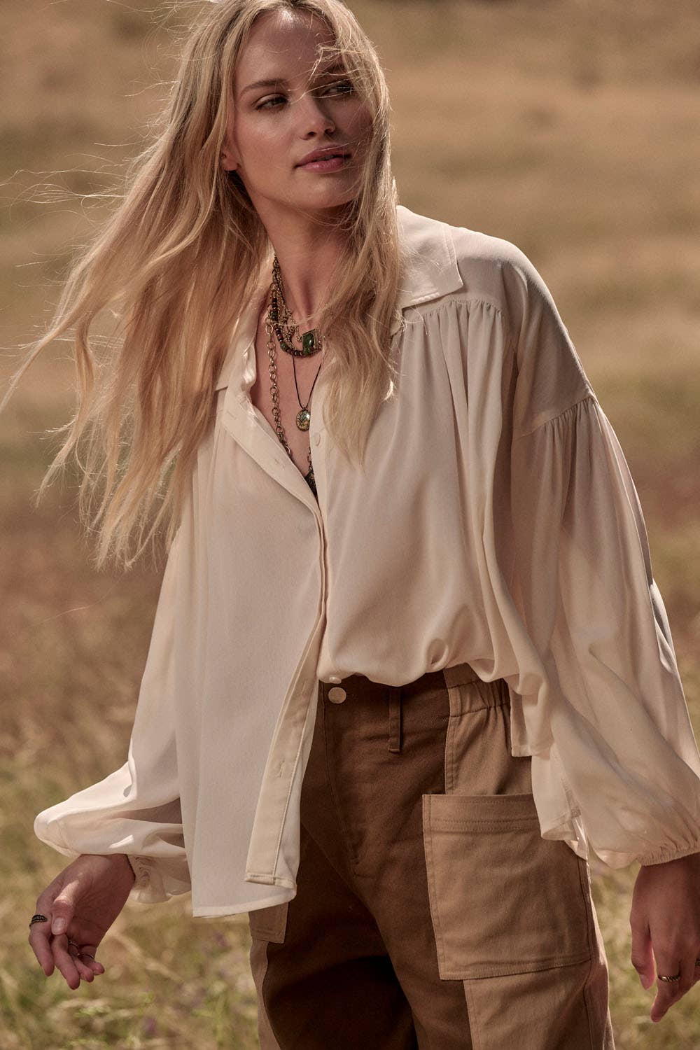 Promesa USA – wholesale Buttoned-down shirt – Women's – Solid Semi-Sheer Curve Hem Yoke Shirt4