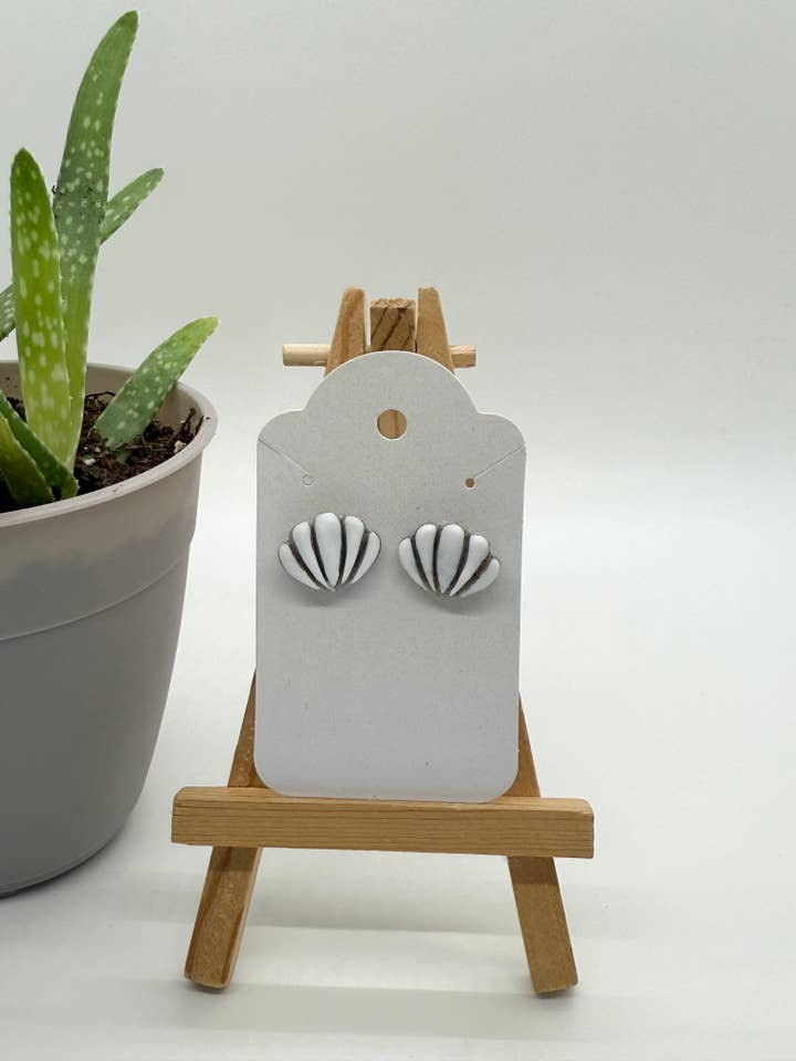 Simpelweg Schelpen - Polymeer Klei Oorbellen voor wholesale door Curio Cab