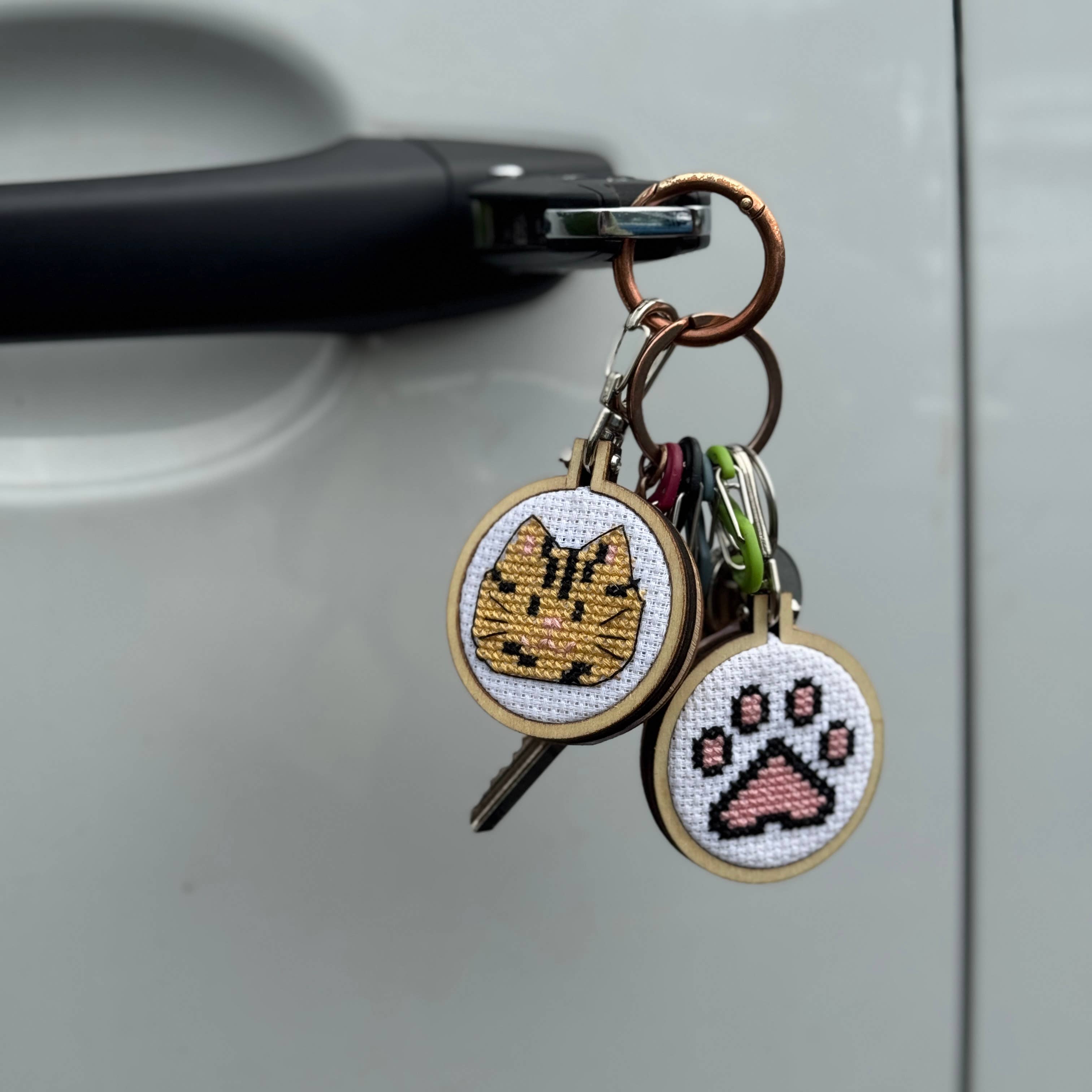 The Crafty Kit Company - Venta al por mayor Material para bordado/punto de cruz - Kit de Punto de Cruz en Miniatura 'Para que No Olvidemos' en Caja de Cerillas8