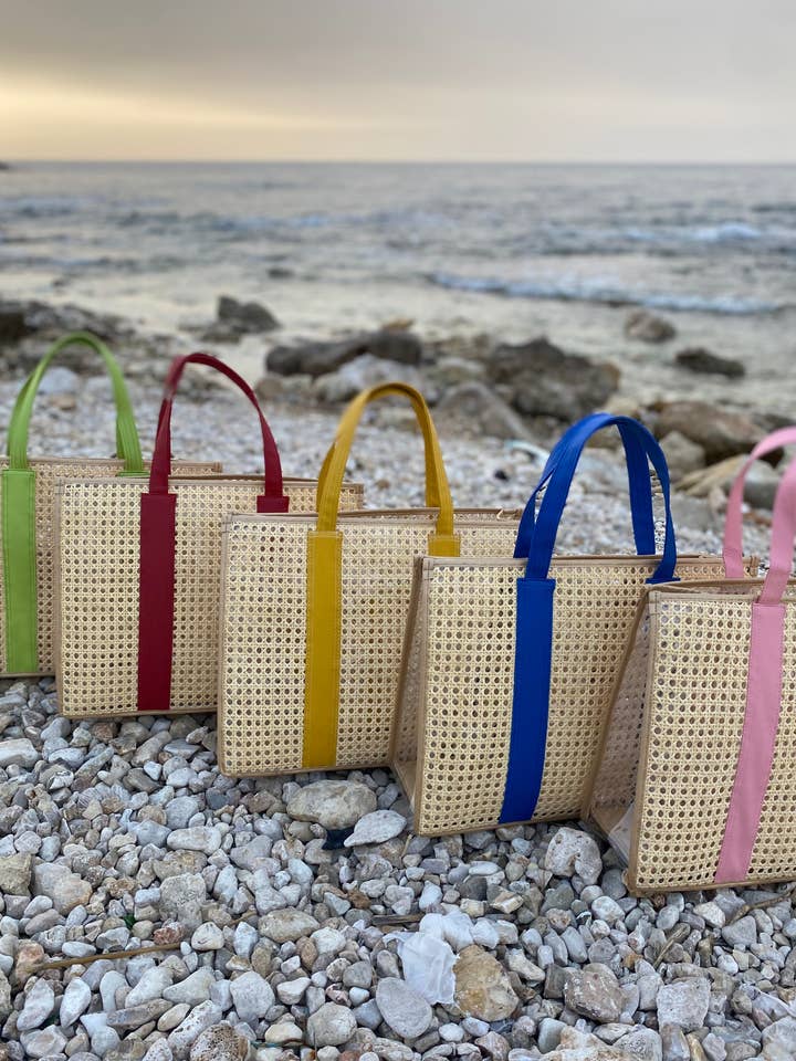 Twist Lily Bag for wholesale by Bits and pieces to go