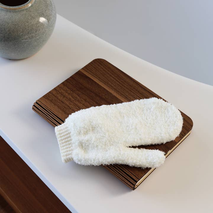 KT Home - Wholesale Makeup Remover - Fluffy ultra soft makeup remover glove - Nude range
