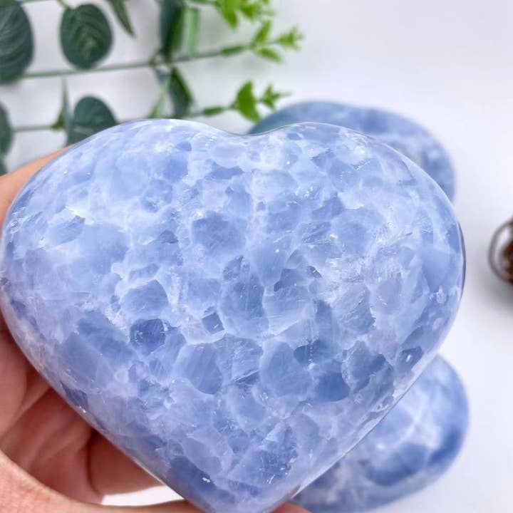 Moon Rituals – Engroshandel Spirituelle sten og krystaller – Blå Calcite Celestine Heart Crystal - Fred og kommunikation1