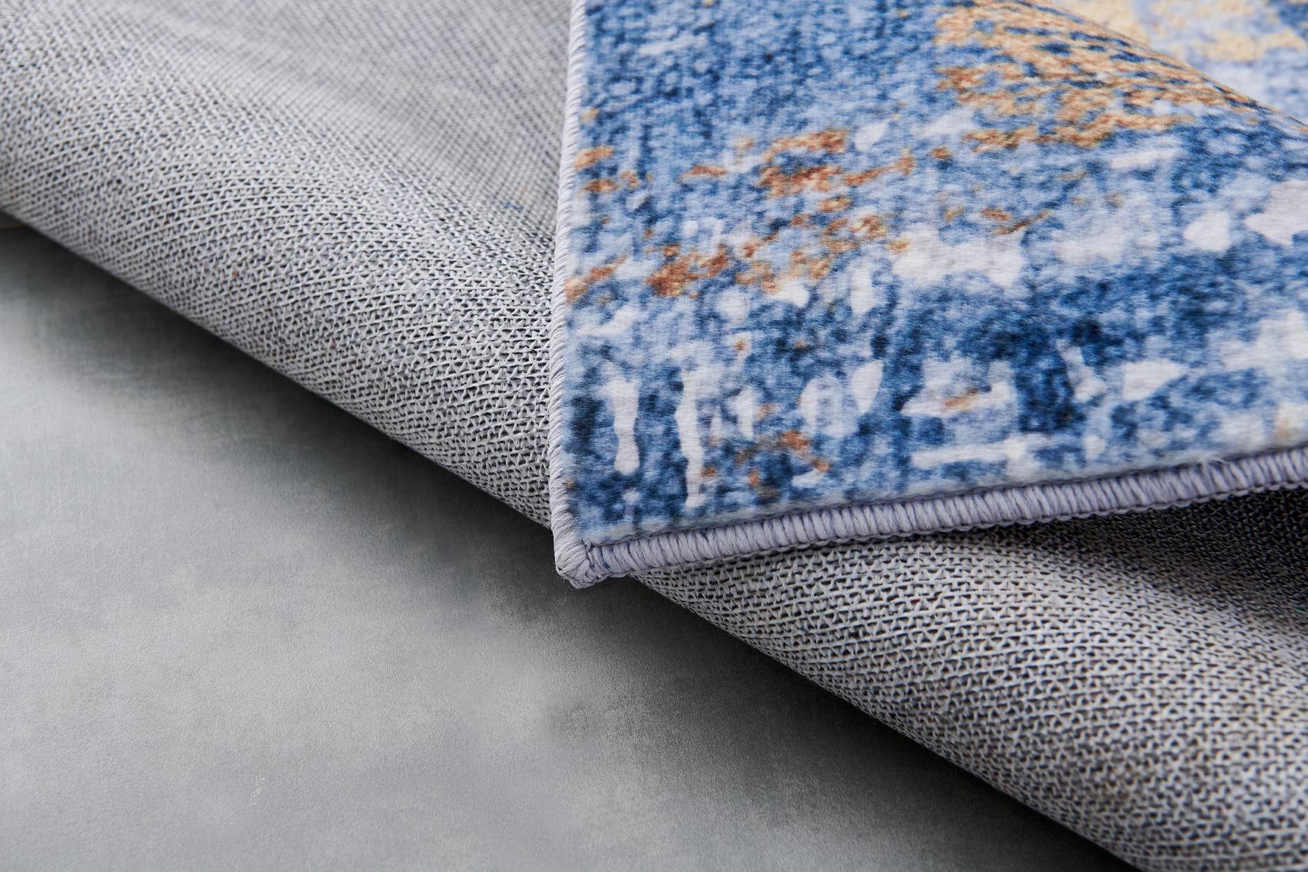 Amazing Rugs – Großhandel Teppichvorleger – Zara Abstract Design, maschinenwaschbarer Teppich in Blau und Gold2