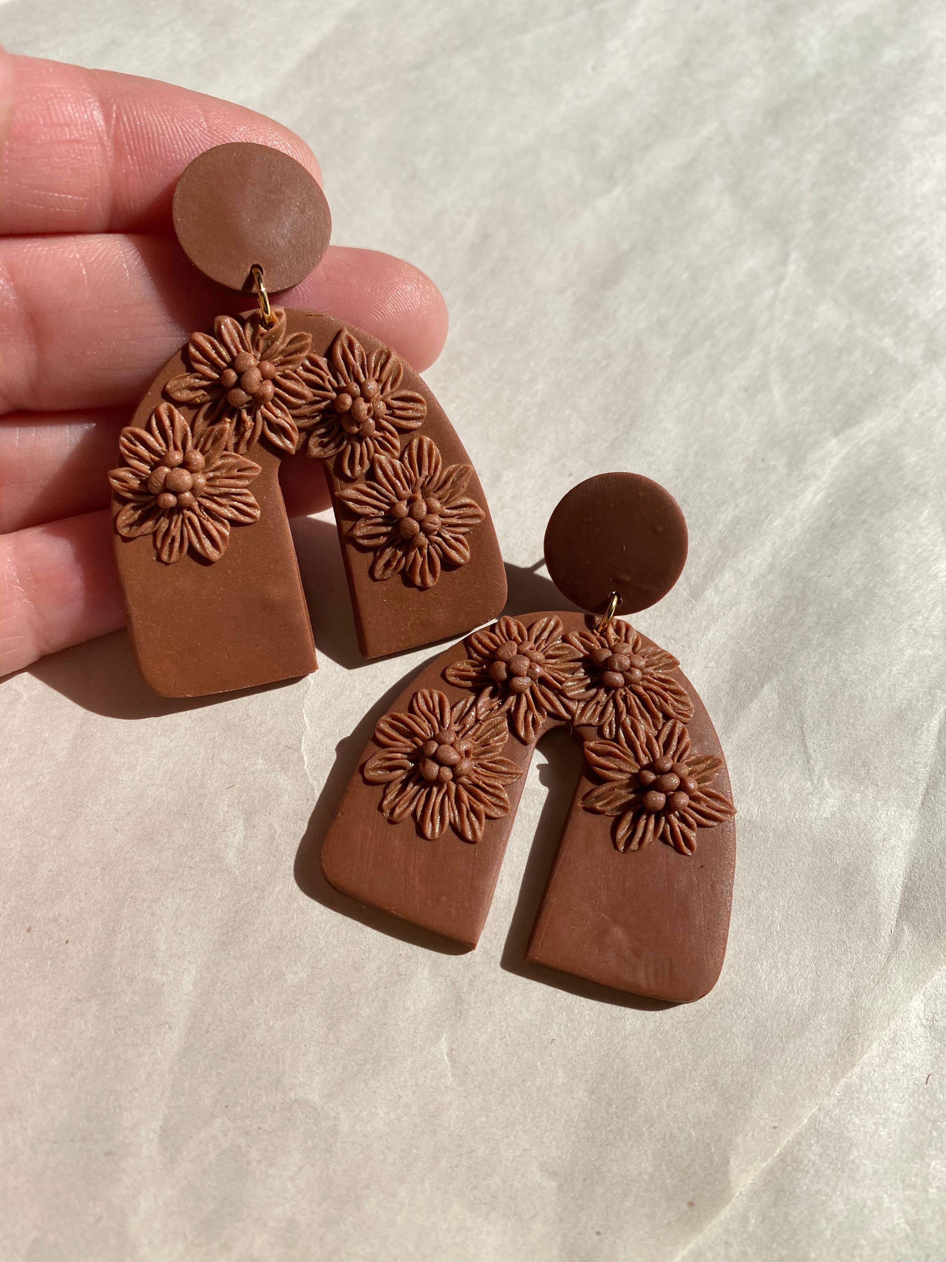 AnalyJewelry - Wholesale Dangle Earrings - Elegant Detail Floral Arch8