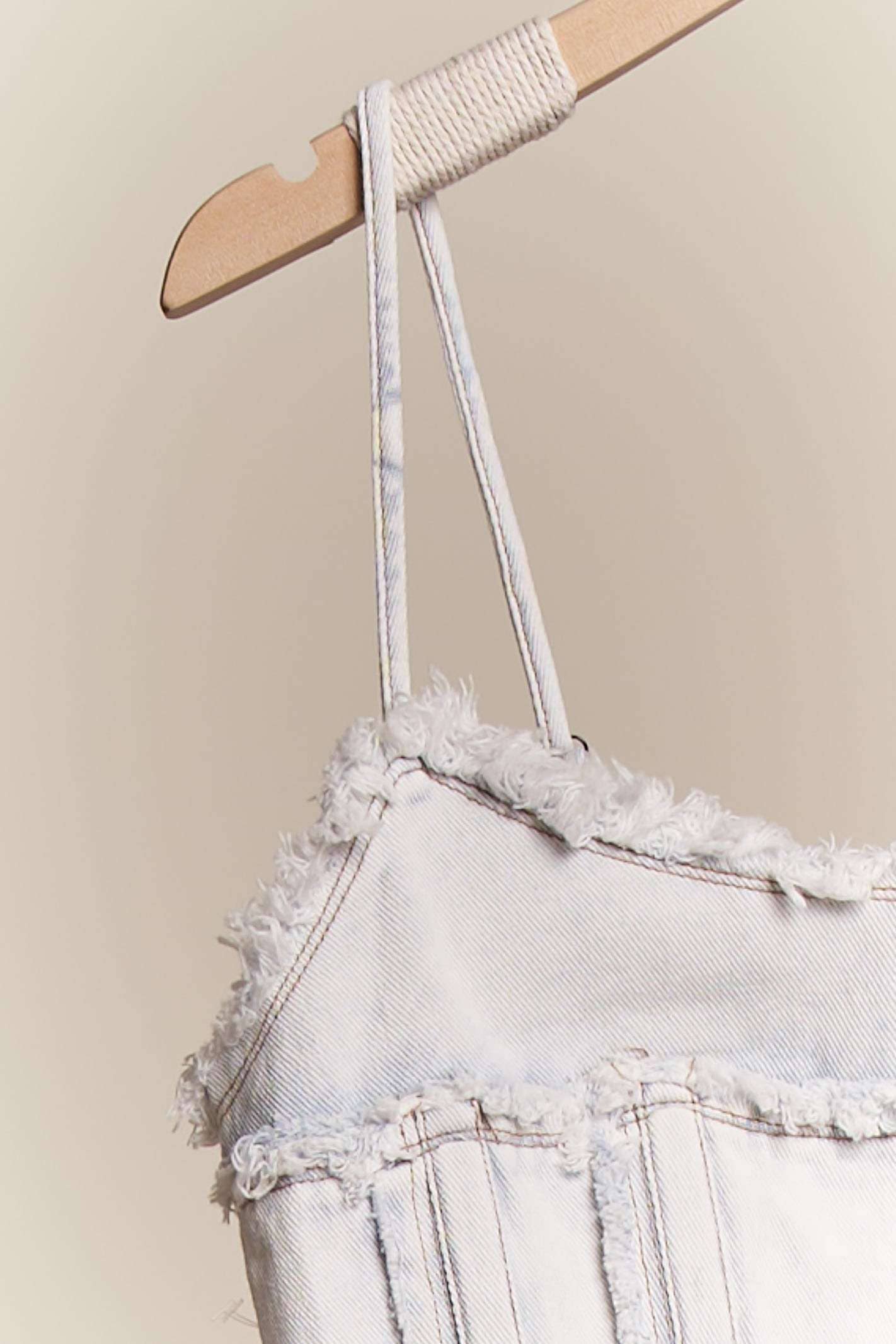 Mello. - Vente Débardeur – femme - Débardeur court en jean à bretelles spaghetti à ourlet brut5